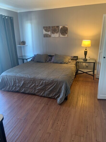 Building Photo - 805 Tully Rd