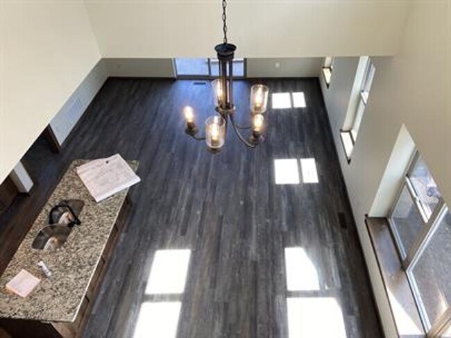 Building Photo - Spacious and Nicely Finished Townhome in Bozeman