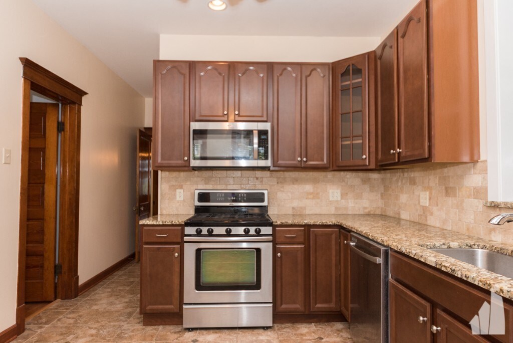 Building Photo - 3710 N Damen Ave