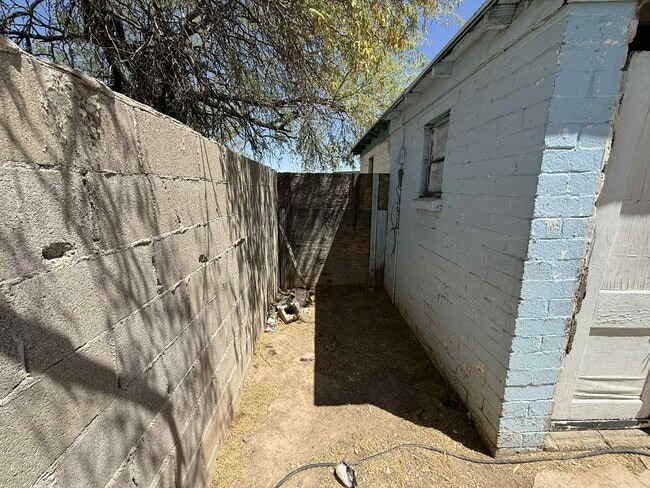 Building Photo - 5755 S Fontana Ave