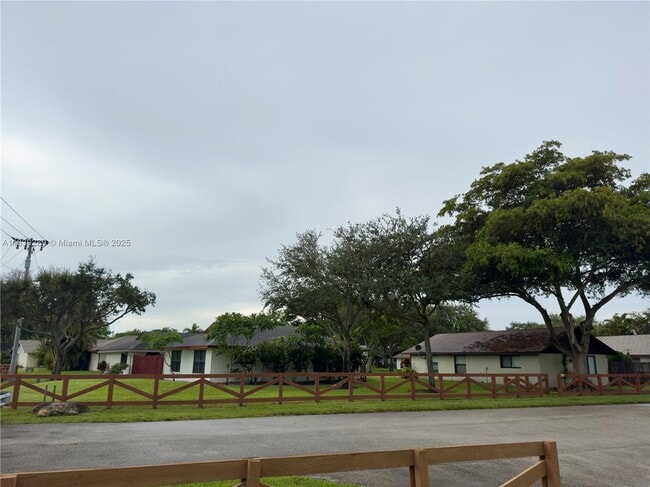 Building Photo - 3658 E Bell Dr