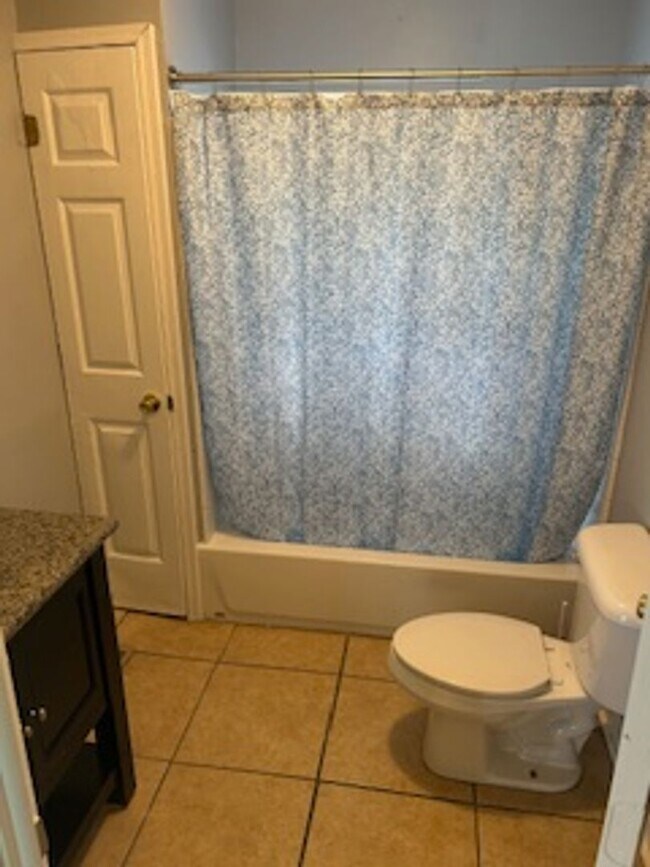 Building Photo - 3 Bedroom, 2 Bathroom Home