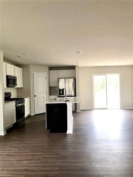 Building Photo - 6022 Wren Dr