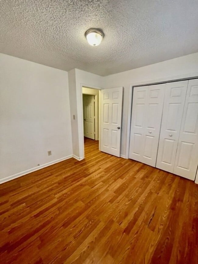 Building Photo - Adorable 3 bedroom 2 bath Ranch style home. Located in the Bridlewood community