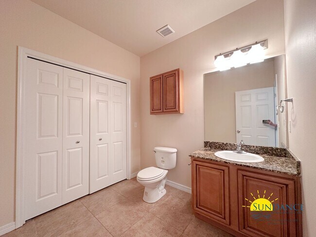 Building Photo - Stunning  3 Bedroom Townhouse in Fort Walton