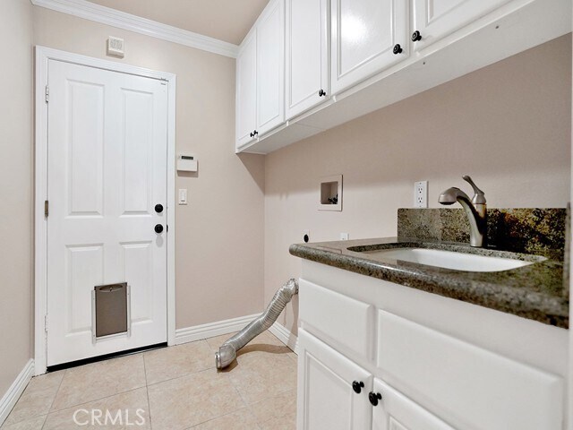Building Photo - 2326 Pinehurst Dr
