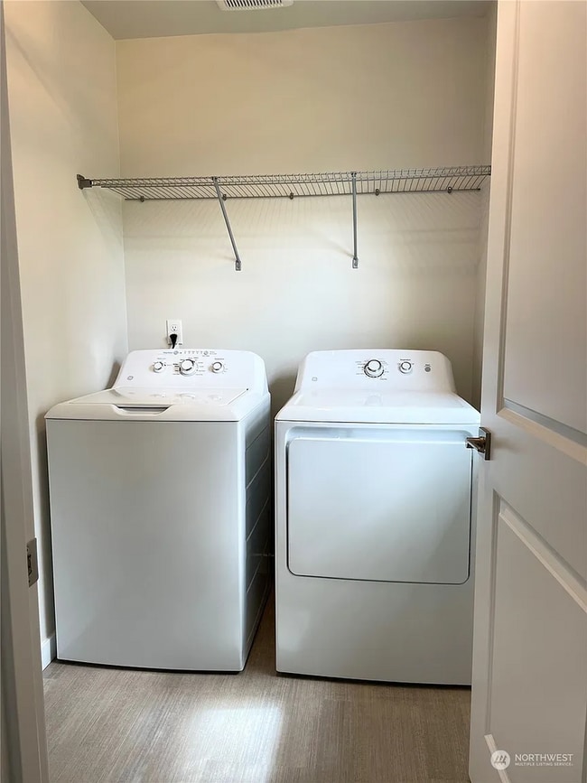 Building Photo - NIce Bremerton Townhouse