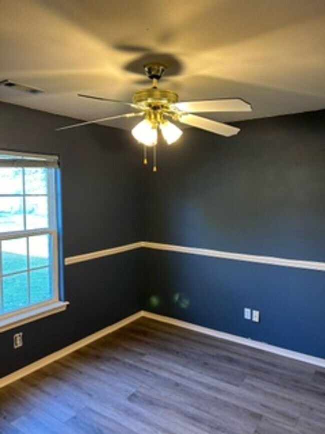 Building Photo - 4 bedroom 2 bath home available in Bentonville!