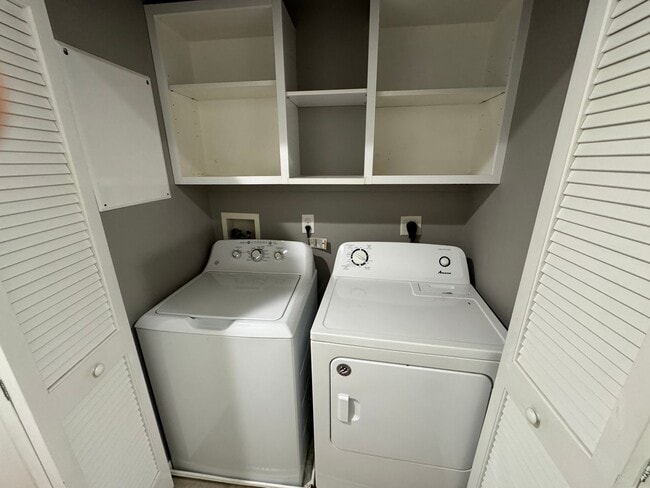 Building Photo - 1720 SF Townhome - 3 BR/1.5 BA in Vineland - Kings Crossing!