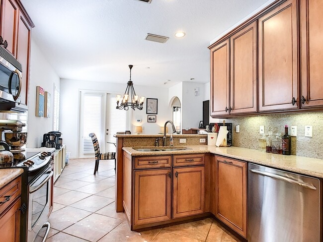 Building Photo - Gorgeous 4-Bedroom, 3-Bathroom Town Home w...