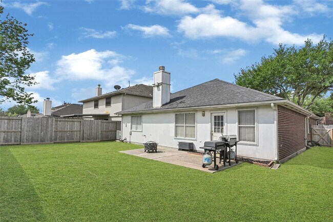 Building Photo - 5007 Ridgeway Dr