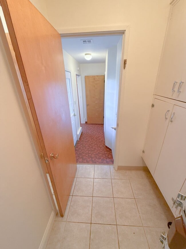 Building Photo - 3 Bedroom, 2.5 Bath House