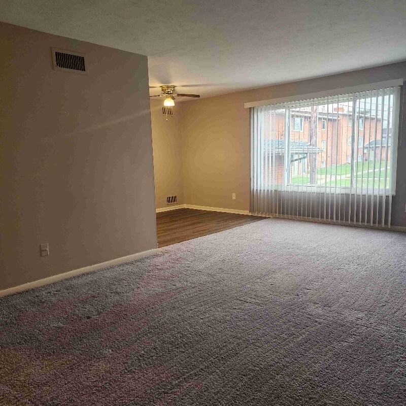 Building Photo - 21921 River Oaks Dr