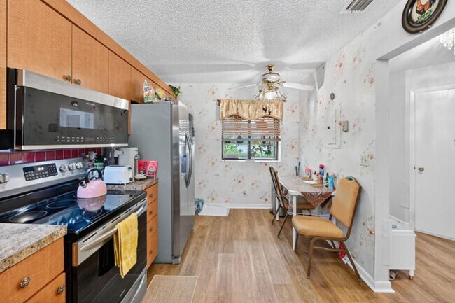Building Photo - 4587 Carambola Cir S