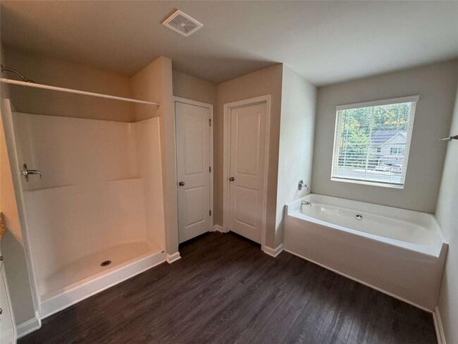 Building Photo - 313 Nutwood Trce