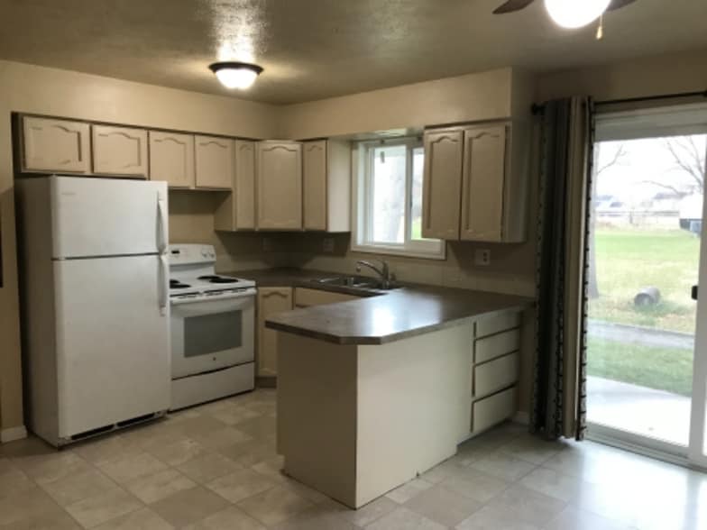 Building Photo - 3850 Hawthorne Rd