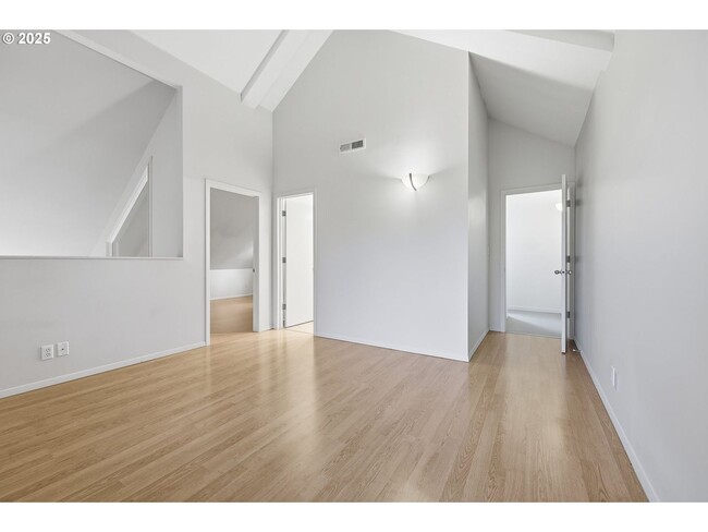 Building Photo - Rare 2 Bed 2 Bath + Loft Quintet Condo with Resort-Style Living in Portland’s West Hills