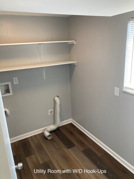 Building Photo - 211 Tionda Dr S