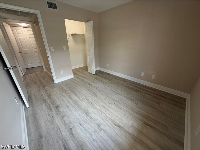 Building Photo - 5315 Summerlin Rd