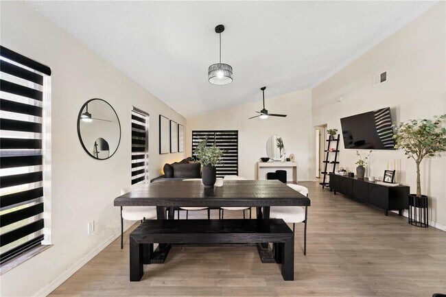 Building Photo - 9785 Piney Point Cir
