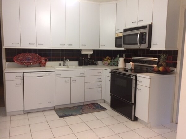 Kitchen - 9303 E Parkhill Dr