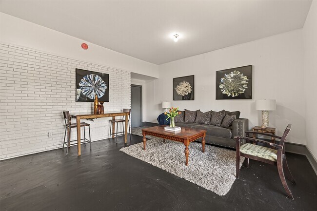 Building Photo - 100 W Hamilton St