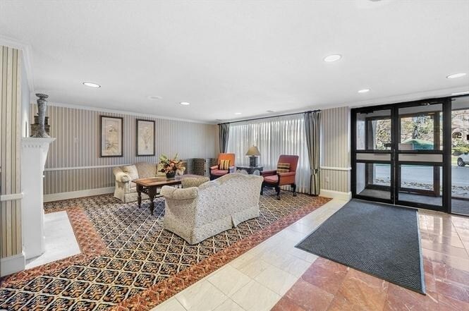 Building Photo - 1004 Paradise Rd