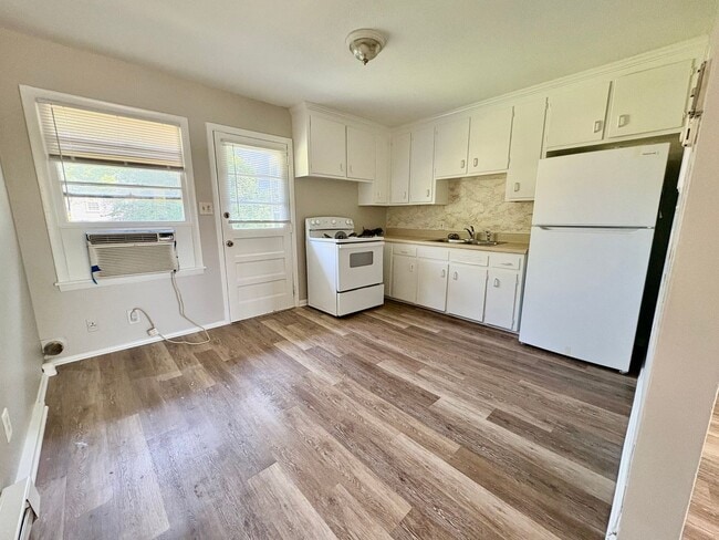 Building Photo - 301 Shelden Dr