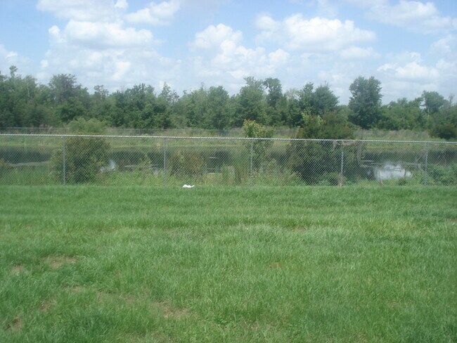 Building Photo - Great 2 Bed/ 1.5 Bath Very Close to UCF!