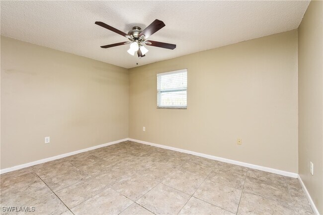 Building Photo - 4856 Deleon St