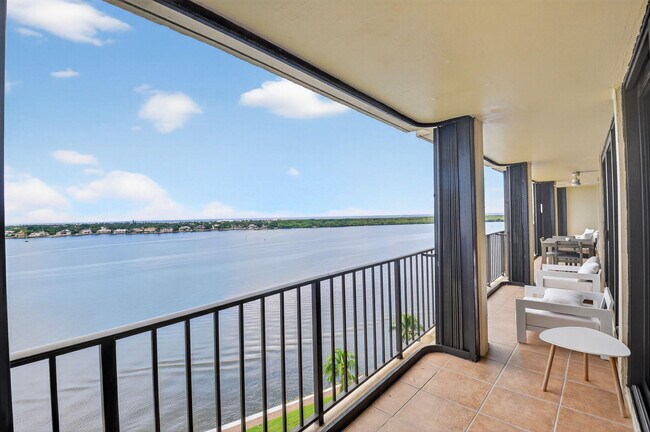 Building Photo - 132 Lakeshore Dr