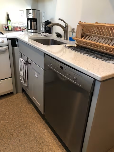 kitchen - 1622 Pear St