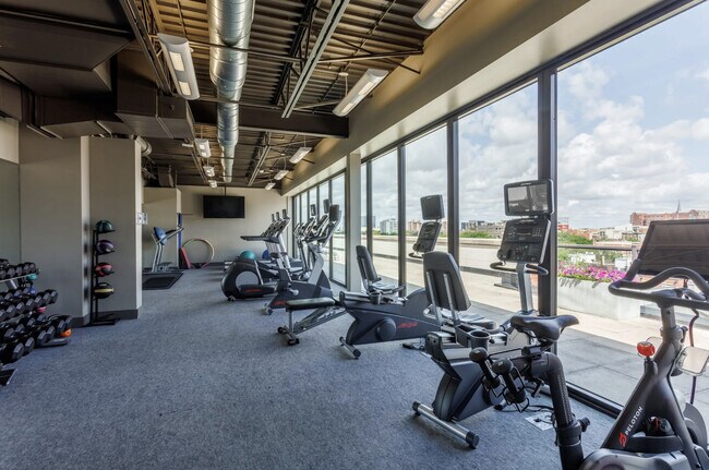 Building Photo - 211 W Scott St