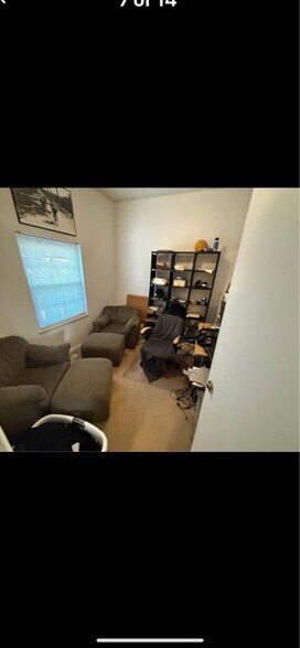 Building Photo - 1023 Gladden St