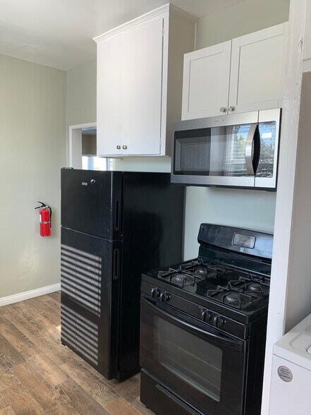 Building Photo - 2028 1/2 S West View St