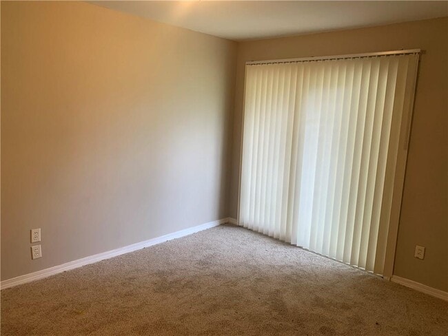 Building Photo - 3062 Pickell Dr