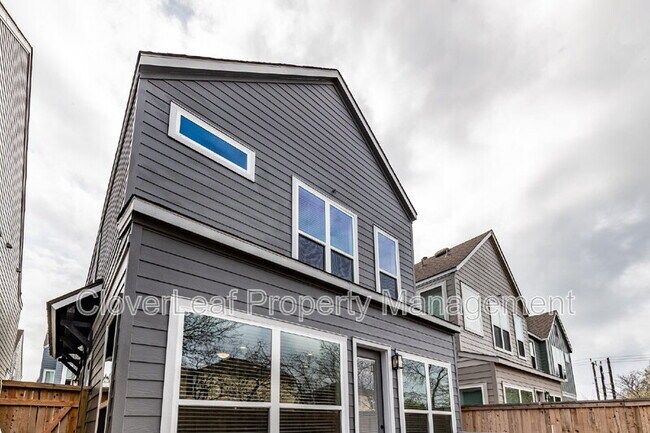 Building Photo - 5843 Whitby Rd