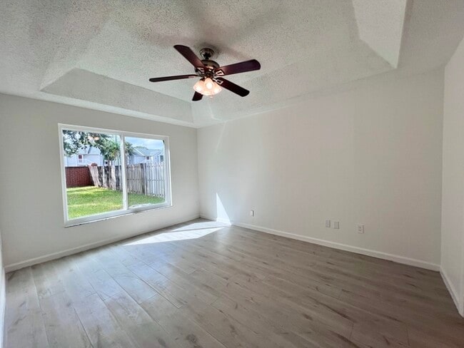 Building Photo - PRICE REDUCED!! Beautifully Updated 4 bed ...