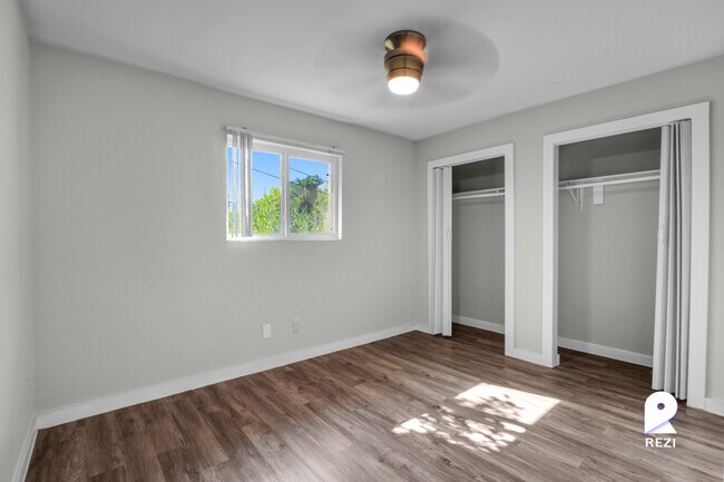 Building Photo - 902 Romeria Dr