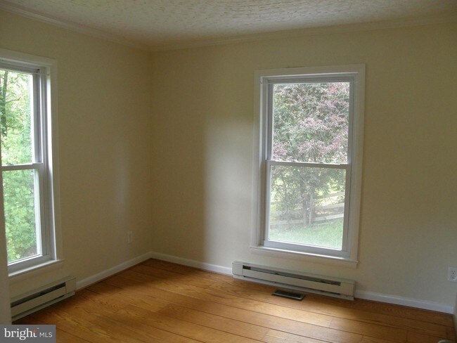 Building Photo - 72 Nutwell Rd