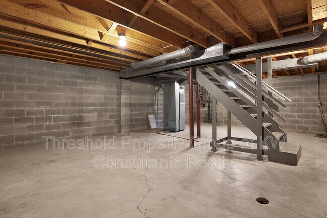 Building Photo - 2522-2524 Weyburn Road - 2524