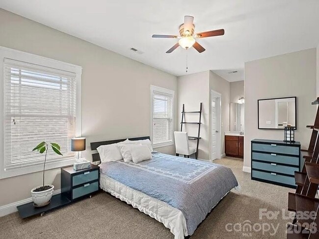 Building Photo - 20019 Lamp Lighters Way