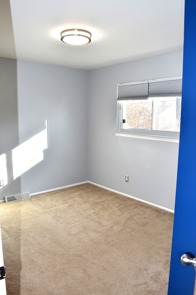 Building Photo - 607 Cherry Ave