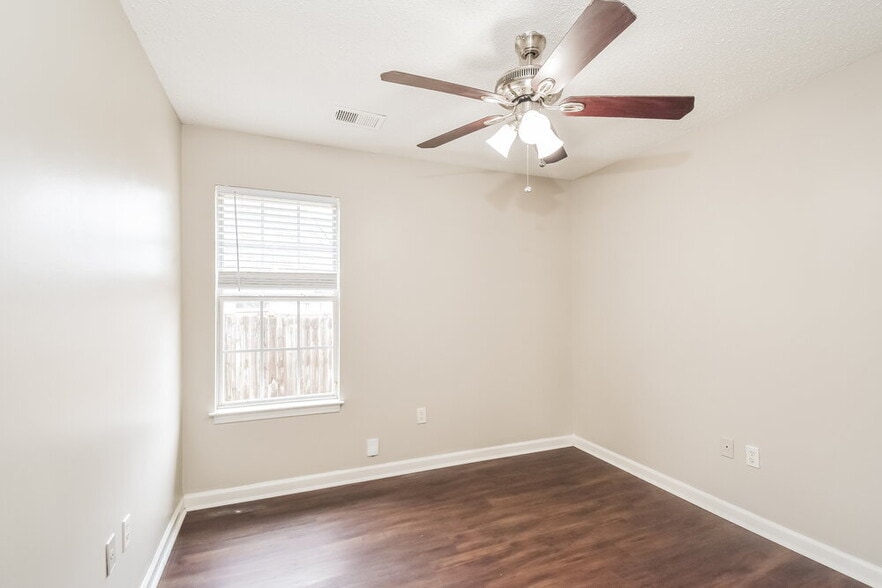 Building Photo - 1865 Winners Cir N