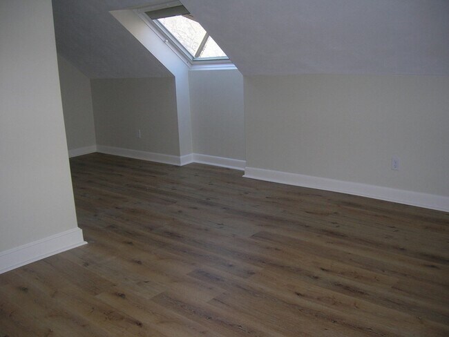Building Photo - 64 Potter Pond