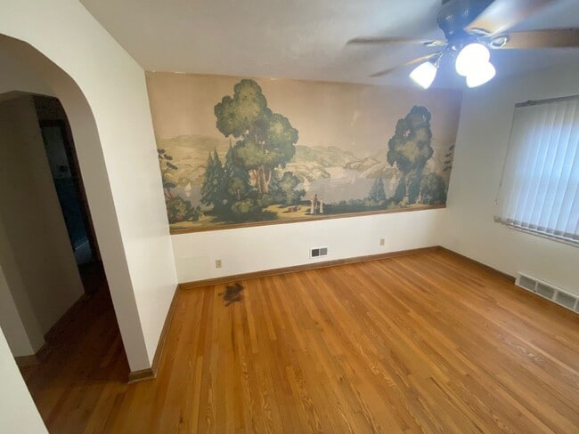 Building Photo - Charming Woods Park Home | 2 Bed | Fenced Yard | Garage | $1800/mo