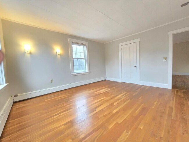 Building Photo - 186 Beach St