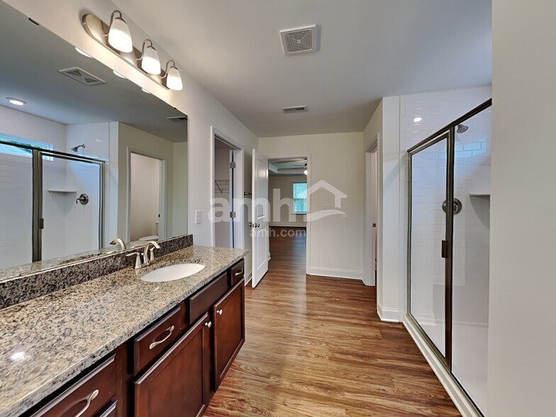 Building Photo - 208 Gregory Dr