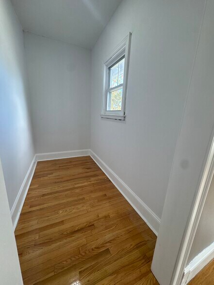 Walk-in closet/office - 138 Jewett St