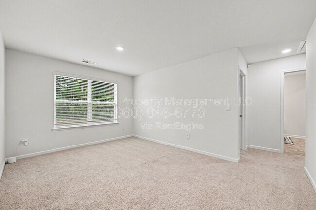 Building Photo - 10749 Adair Wds Dr